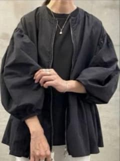 タグ付き　新品未使用　ビアズリー　ペプラムジップシャツブルゾン　ブラッ タグ付き 新品未使用 ビアズリー ペプラムジップシャツブルゾン ブラッ