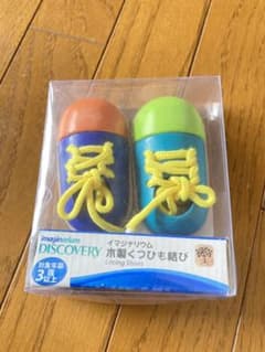イマジナリウム　木製くつひも結び　靴ひも通し　蝶々むすび　おもちゃのサムネイル
