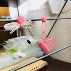 万能クリップ コードクリップ イヤフォンクリップ ピンクのサムネイル