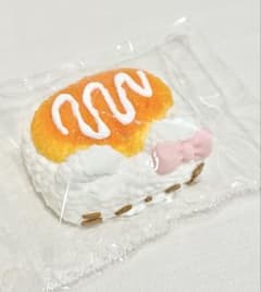 흰 고양이 초밥 연어 스퀴즈 크림 진흙