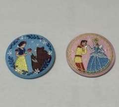 ディズニー刺繍缶バッジ ビスケット 白雪姫 シンデレラのサムネイル