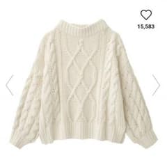 ta11mA様専用☆GU モールヤーン ケーブルセーター Ｍのサムネイル