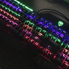 Qtuo 104キー青軸 メカニカル式ゲーミングキーボードのサムネイル