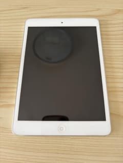 Apple iPad 本体 シルバーのサムネイル