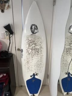 プレセボ　サーフボード　フィン付き　手渡し歓迎 プレセボ サーフボード フィン付き 手渡し歓迎 - メルカリ