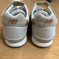 New Balance ベージュ/オレンジ スニーカー　22.5センチのサムネイル