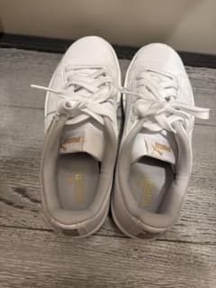 PUMA ホワイト スニーカー ゴールドロゴのサムネイル