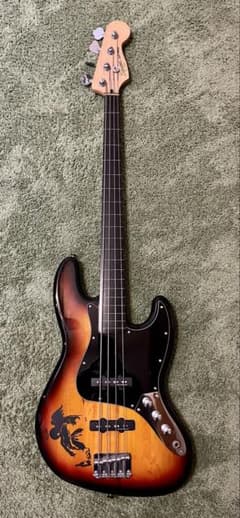 Squier Jazz Bass サンバースト 4弦 （フレットレス）のサムネイル