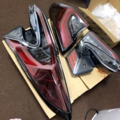TOYOTA  CH-R テールレンズ　LEDのサムネイル
