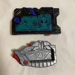 仮面ライダーゼロワン　アサルトウルフプログライズキー グリップセットのサムネイル