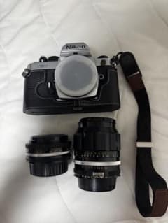 ニコン　Nikon FM2フィルムカメラとレンズ2個セット　おまけ付きのサムネイル