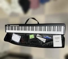 TOMOI 88鍵盤 電子ピアノ 付属品完備 初心者向け ポータブル 譜面台