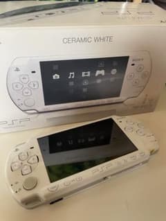 PSP 2000 （バッテリー、充電器無し）のサムネイル