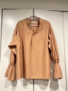 Navy. 長袖 ブラウス キャメル Mサイズのサムネイル