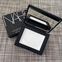 NARS ライトリフレクティングセッティングパウダー プレスト Nのサムネイル