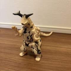 エレキング ウルトラマンの怪獣の人形のサムネイル
