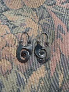 ★新品★シルバーうねりピアスのサムネイル