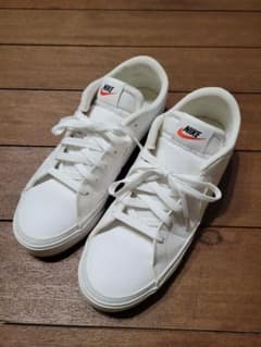 Nike ホワイト ローカット スニーカーのサムネイル
