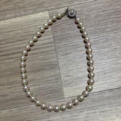 シンプルなピンク系真珠ネックレスのサムネイル