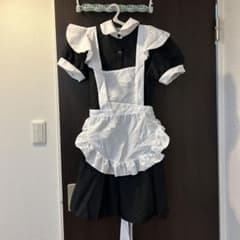 【ほぼ未使用】フリル付きメイド服とアクセサリーセットのサムネイル