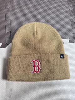 47 ベージュ ニット帽 Bロゴ刺繍のサムネイル