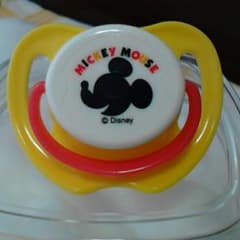 おしゃぶりのサムネイル