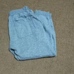 グレーのスウェットのサムネイル