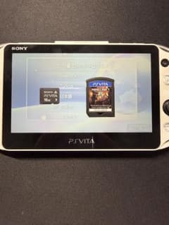 PS Vita（PCH-2000）に専用メモリカードとゲームセット PSVITA PCH-2000 16GBメモリーカード セット｜トレファクONLINE
