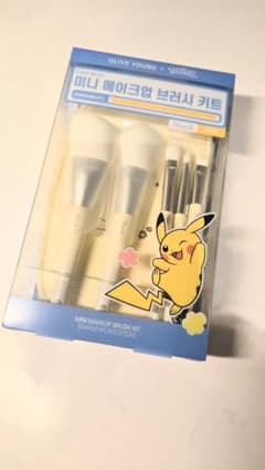 OLIVE YOUNG x fillimilli ミニメイクアップブラシキットのサムネイル