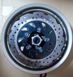 ヤマハ 純正 シグナスX SR 2015 国内 フロントホイールのサムネイル