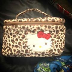 キティちゃんコスメポーチのサムネイル