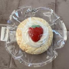 YousayNie いちご シュークリームのサムネイル