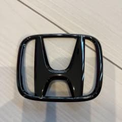 ホンダ　新型ヴェゼル　リアエンブレムのサムネイル