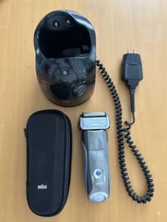Braun 電気シェーバー 7シリーズ 充電スタンド 収納ケース付き 中古 格安のサムネイル