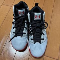 Under Armour バスケットボールシューズ グレー/レッド　外履き可能のサムネイル