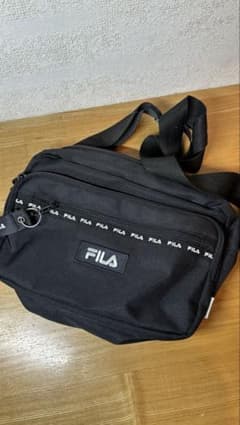 FILA ブラック ショルダーバッグのサムネイル