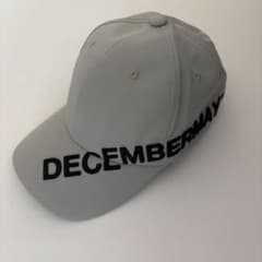 大人気完売品　早い者勝ち❣️　decembermayロゴ　キャップ　グレー訳あり 大人気完売品 早い者勝ち❣️ decembermayロゴ キャップ グレー - メルカリ
