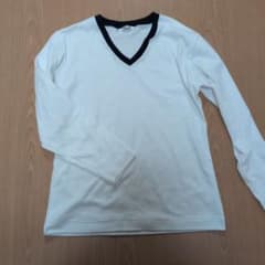 YACHT Vネック 長袖 Tシャツ M　未着用品のサムネイル