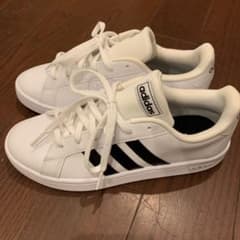 アディダススニーカーのサムネイル