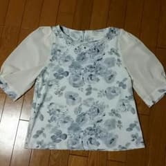 袖シフォン♡フラワートップスのサムネイル
