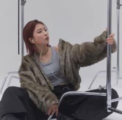 JIMWAG Bicolor fake fur blouson (BEIGE) - メルカリ