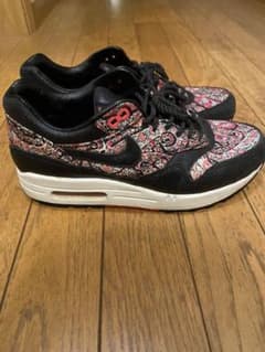 NIKE AIR MAXのサムネイル