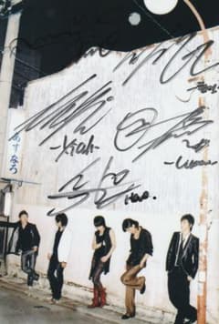 東方神起 5人 直筆サイン入り 写真⭐︎TVXQ - メルカリ