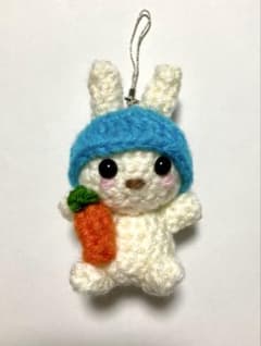 ハンドメイドあみぐるみウサギ ストラップのサムネイル