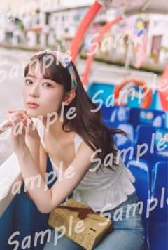 岩本蓮加 1st写真集 いたずらな風 ポスター 発売記念SHOWROOM限定のサムネイル
