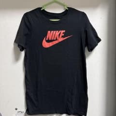 Nike ロゴTシャツ ブラック×レッド155㎝のサムネイル