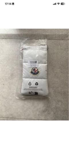 あ*様 【新品】MONCLER モンクレール ダウン ポーチ メガネケース 白