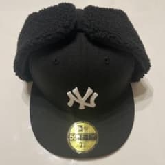 【NEW ERA】59FIFTY ブラックファー付きのサムネイル