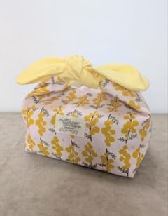 丸いリボンのお弁当袋　保冷保温　ミモザ柄　ハンドメイドのサムネイル
