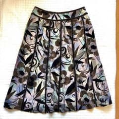 自由区  スカートのサムネイル